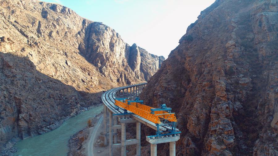 Entrevista: Presidente do Quirguistão espera que modernização chinesa traga novas oportunidades para o país e para a Ásia Central