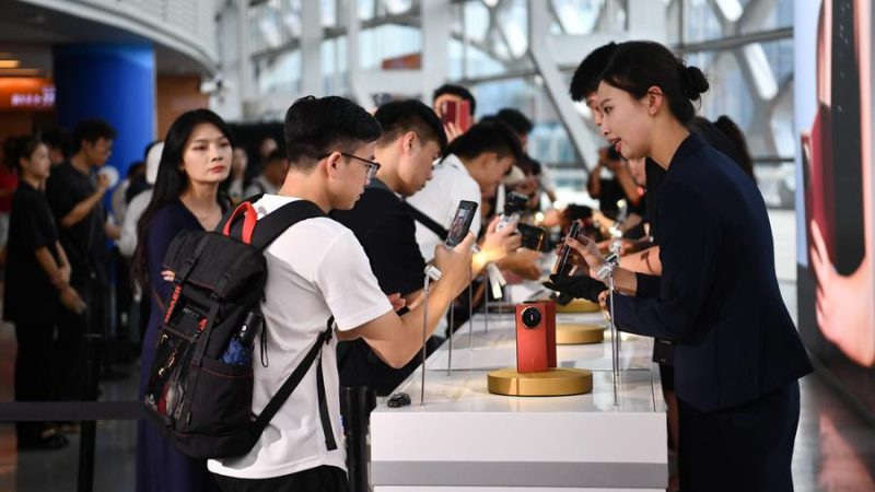 Setor manufatureiro de informações eletrônicas da China relata crescimento rápido em 2024