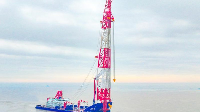 Maior navio bate-estacas do mundo é comissionado no leste da China