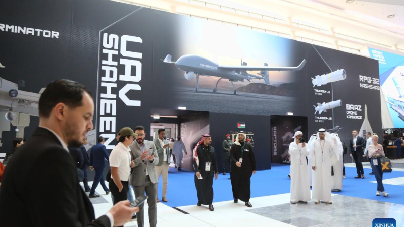 Exposição internacional de defesa é inaugurada nos Emirados Árabes Unidos