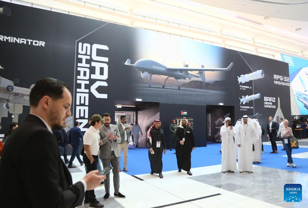 Exposição internacional de defesa é inaugurada nos Emirados Árabes Unidos