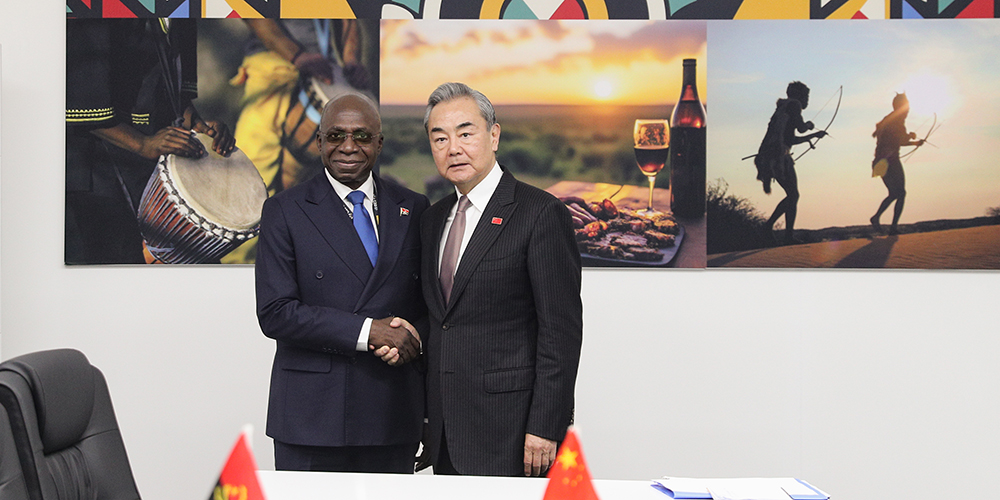 Chanceleres da China e de Angola reúnem-se sobre laços bilaterais