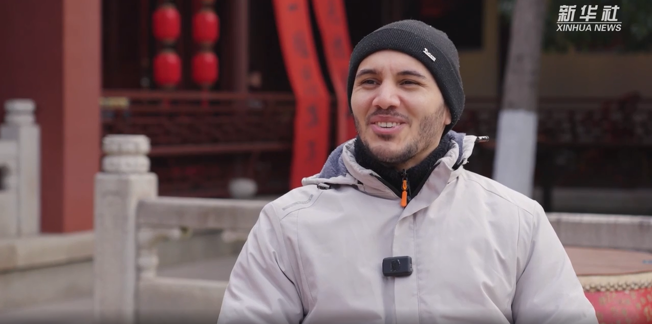 Estudante baiano quer ensinar chinês para mais brasileiros