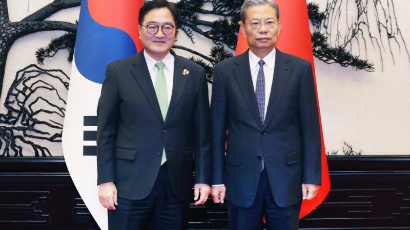 Principal legislador da China conversa com presidente da Assembleia Nacional da República da Coreia