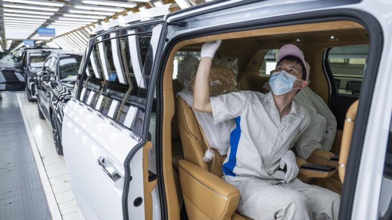 Vendas no varejo do setor de veículos de passageiros da China têm forte alta em abril