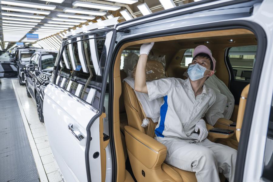 Vendas no varejo do setor de veículos de passageiros da China têm forte alta em abril