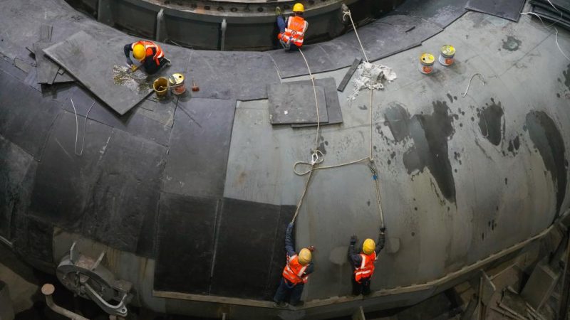 China demonstra capacidade avançada em engenharia de alta altitude ao extrair amostra de núcleo de concreto de 38 metros