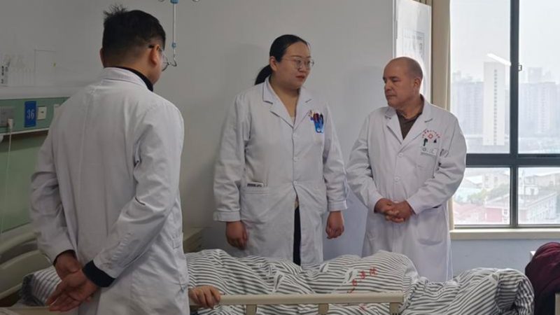Como a cooperação médica entre China e Cuba promove amizade entre os dois povos