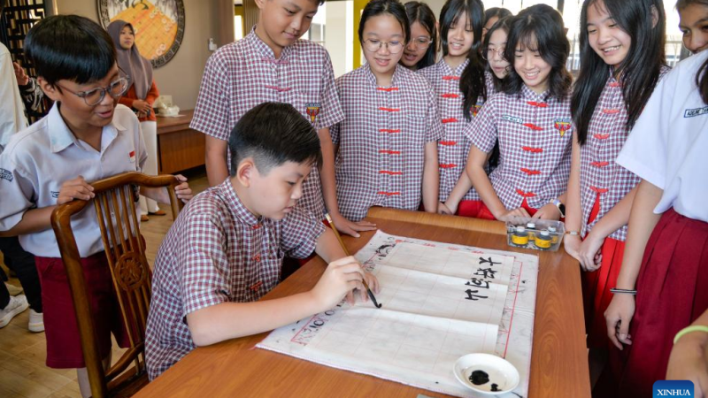 Destaque: Aprender chinês abre portas para oportunidades mais amplas a estudantes de Purwokerto, Indonésia