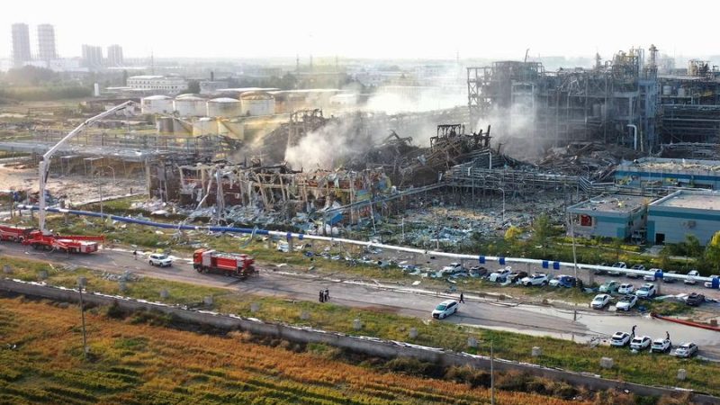 Explosão em fábrica química no leste da China deixa 5 mortos e 6 desaparecidos
