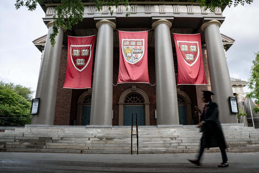 Chocados, irritados e preocupados – estudantes estrangeiros reagem à proibição de Harvard