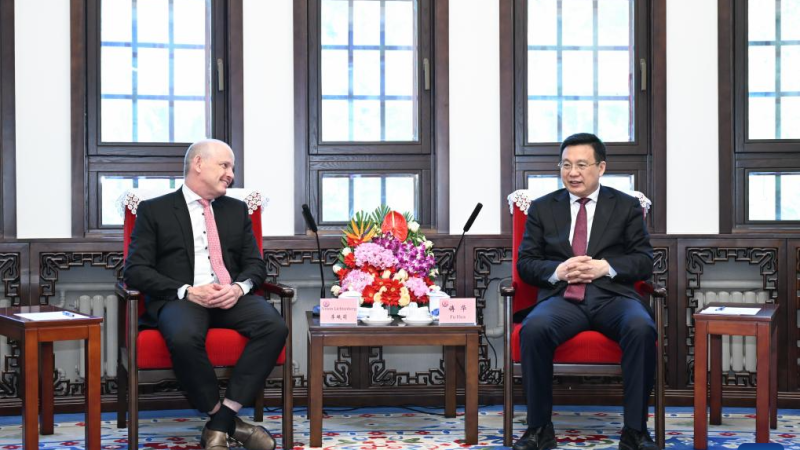 Presidente da Xinhua se encontra com fundador da Câmara de Comércio Dinamarquesa na China