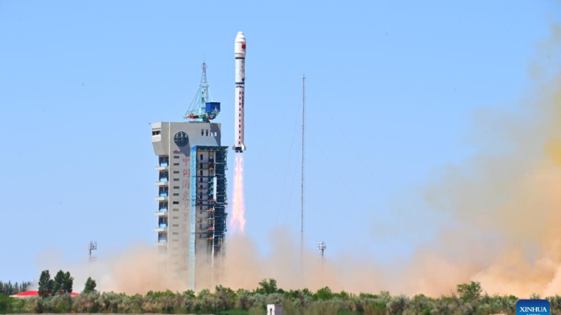 China lança constelação de satélites de computação espacial