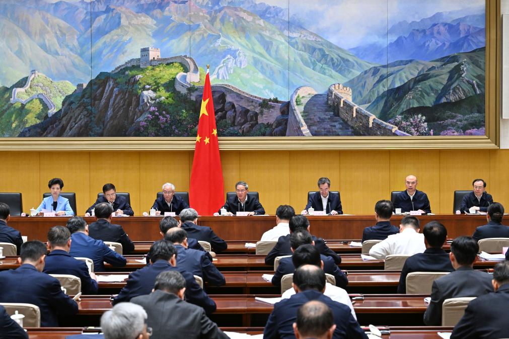 Primeiro-ministro chinês destaca crescimento econômico estável e desenvolvimento de alta qualidade