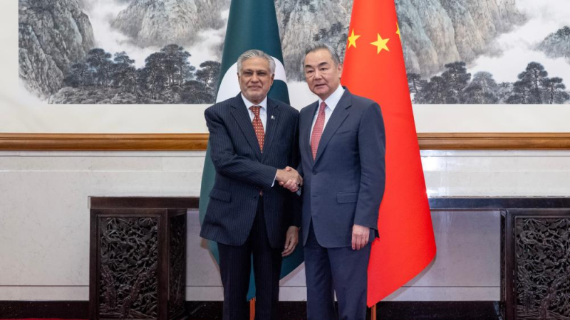 China saúda e apoia Paquistão e Índia a lidar com diferenças através do diálogo, diz chanceler