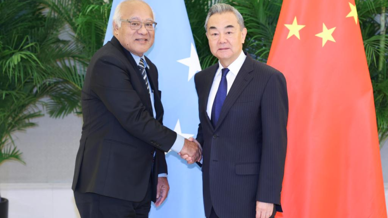 Chanceler chinês reúne-se com homólogos dos países insulares do Pacífico
