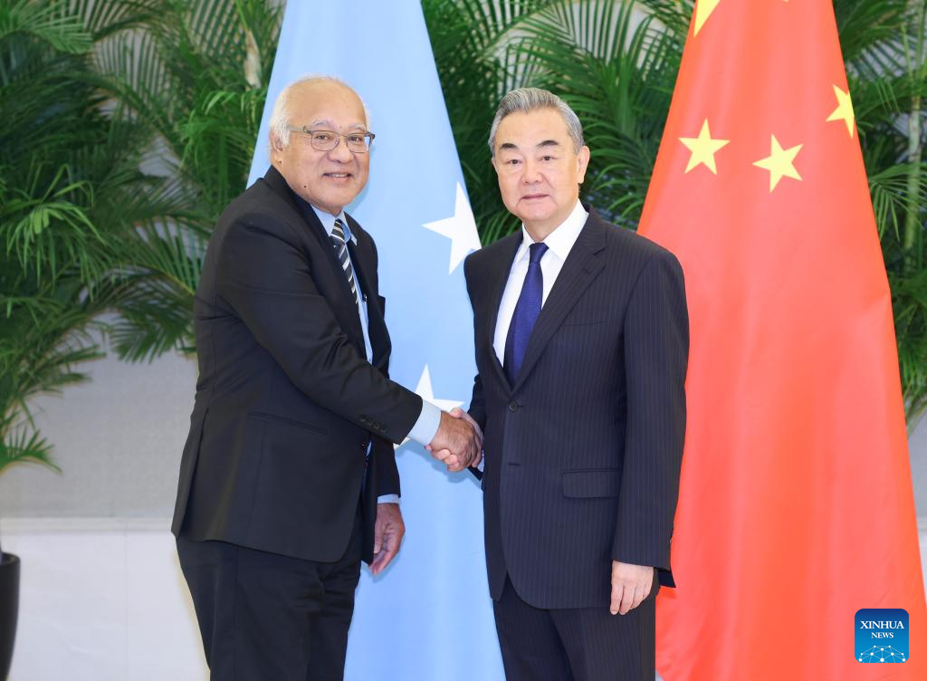 Chanceler chinês reúne-se com homólogos dos países insulares do Pacífico