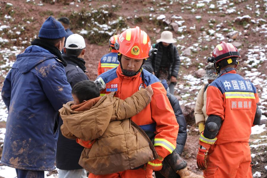3 mortos e 7 desaparecidos em deslizamento de terra em Xizang na China