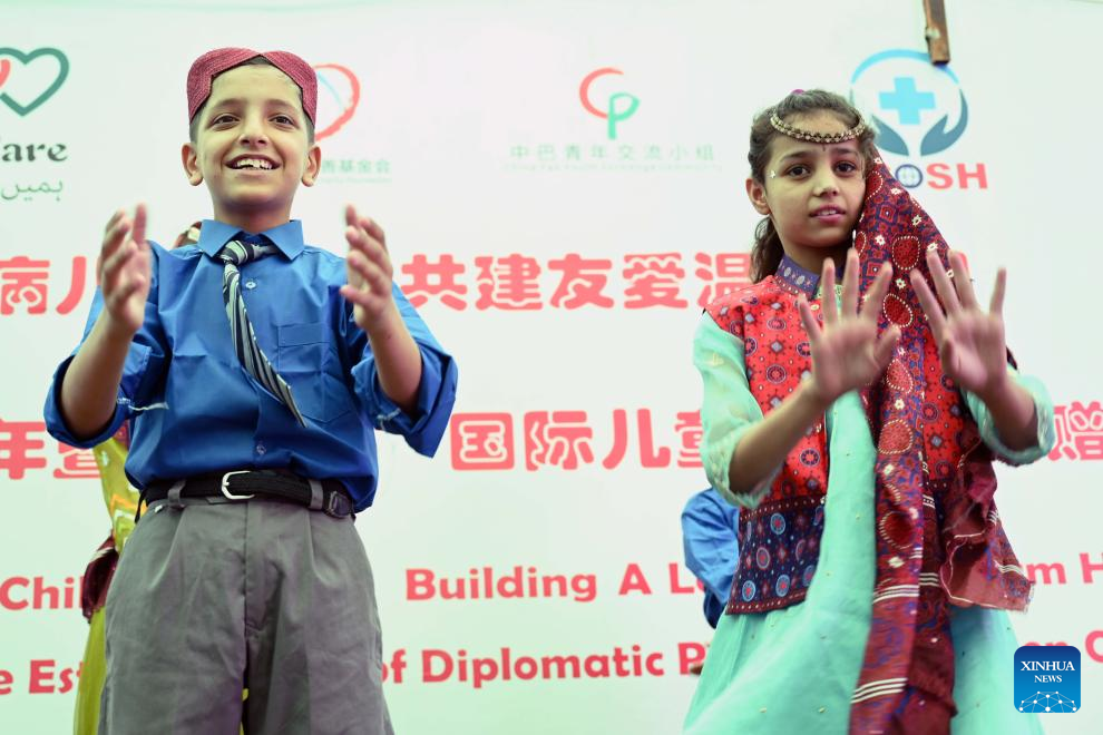 Abrigo apoiado pela China oferece esperança e cuidados a órfãos paquistaneses