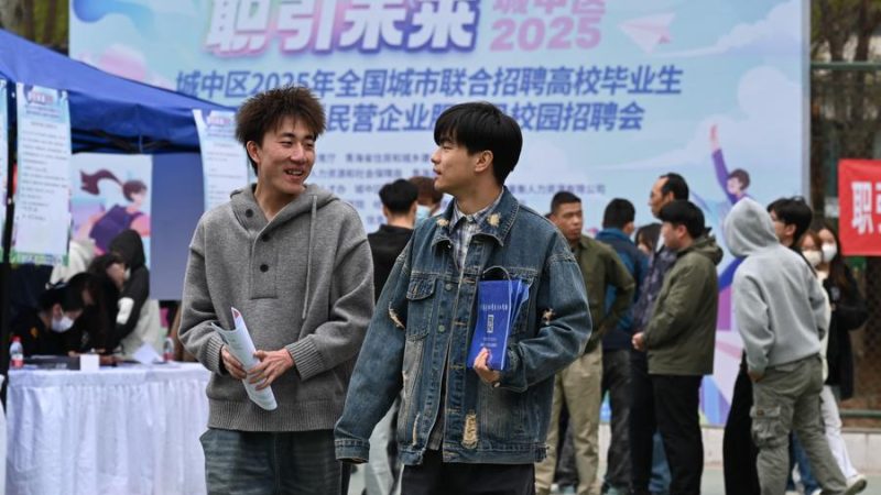 China adota várias medidas para apoiar emprego de formandos universitários
