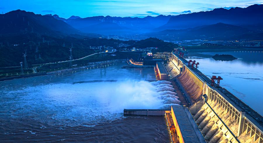 Eclusas da Represa das Três Gargantas movimentam 2,2 bilhões de toneladas de carga em 22 anos