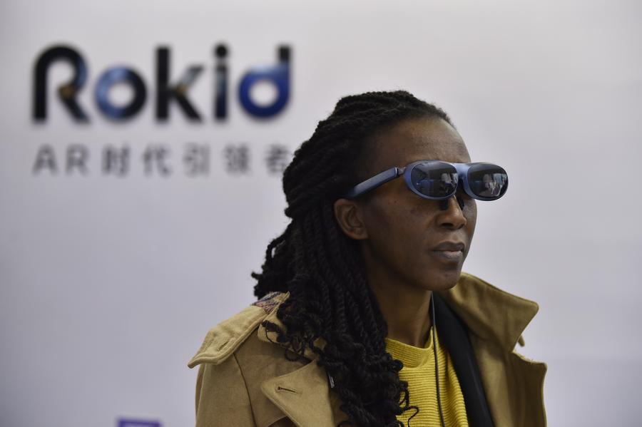 Empresa chinesa Rokid lança óculos inteligente capaz de realizar pagamentos por comando de voz