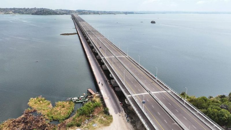 Megaponte construída pela China revitaliza economia da Tanzânia