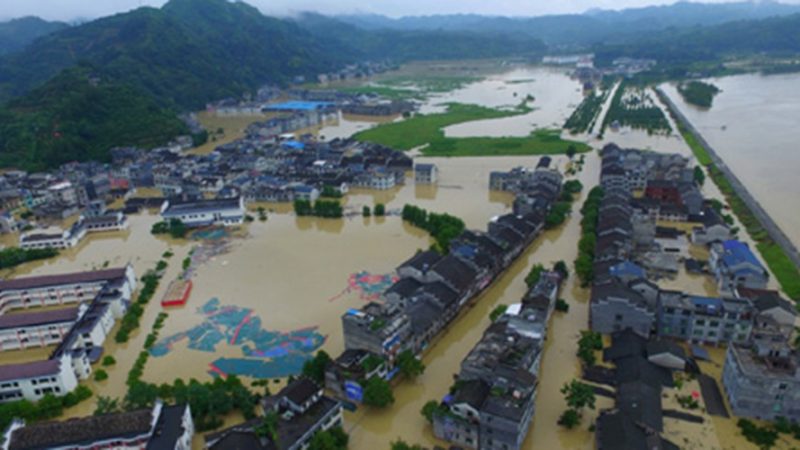 Inundação mata três pessoas em estacionamento subterrâneo no centro da China