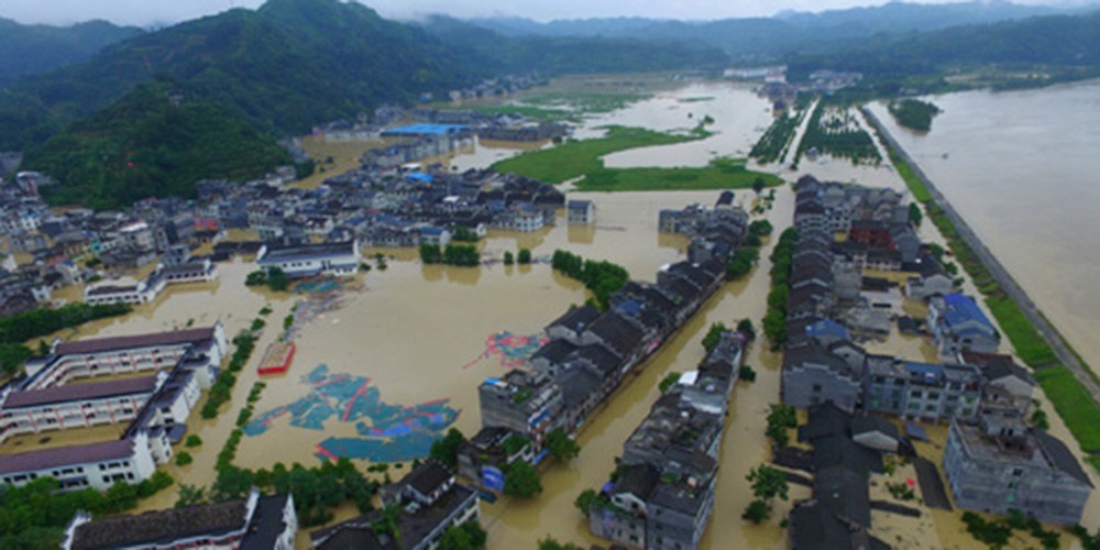 Inundação mata três pessoas em estacionamento subterrâneo no centro da China