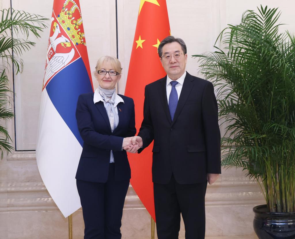 Vice-premiê chinês reúne-se com convidados estrangeiros participantes da conferência do Cinturão e Rota