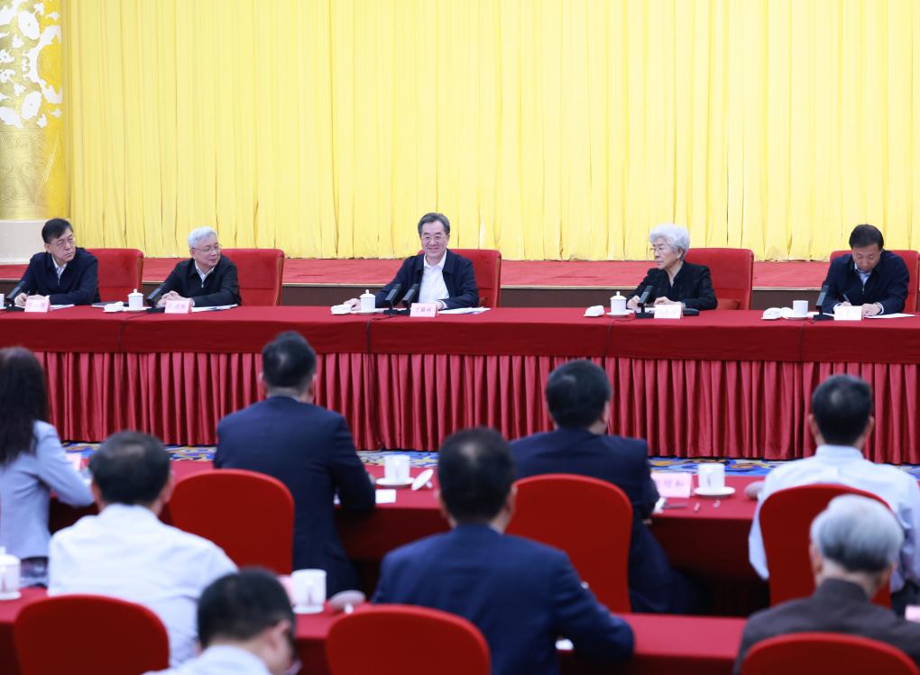 Vice-premiê pede que cientistas de ponta escalem picos de ciência e tecnologia e impulsionem autossuficiência da China