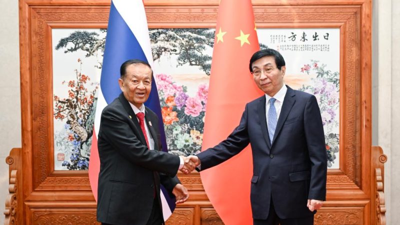 Principal conselheiro político chinês se reúne com presidente da Assembleia Nacional da Tailândia