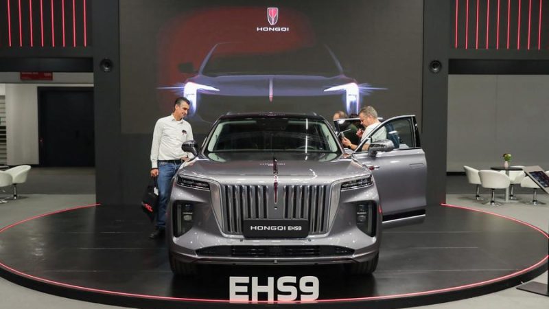 Hongqi da China acelera expansão global, com vendas no primeiro semestre aumentando 11,8%