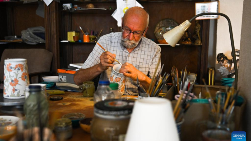 Entrevista: Mestre turco destaca vínculo duradouro da porcelana entre Iznik e China