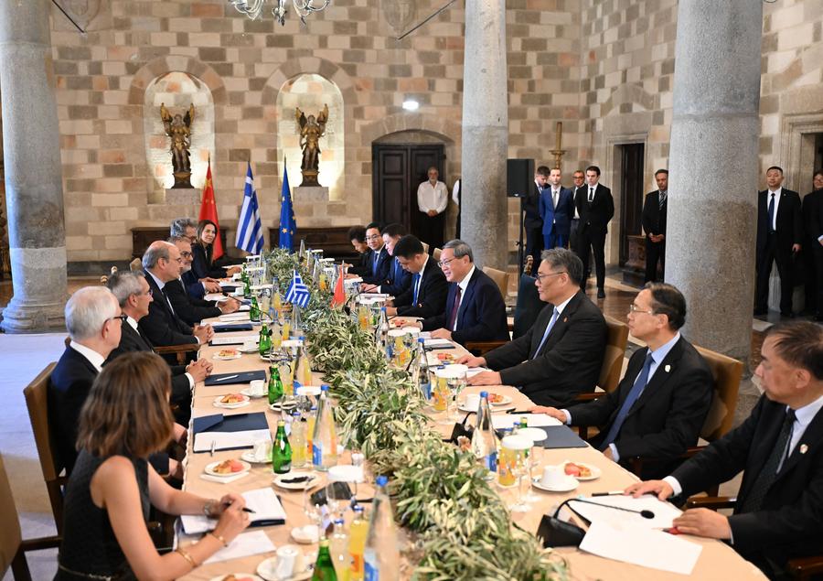 China está disposta a fortalecer laços de cooperação com Grécia, diz premiê