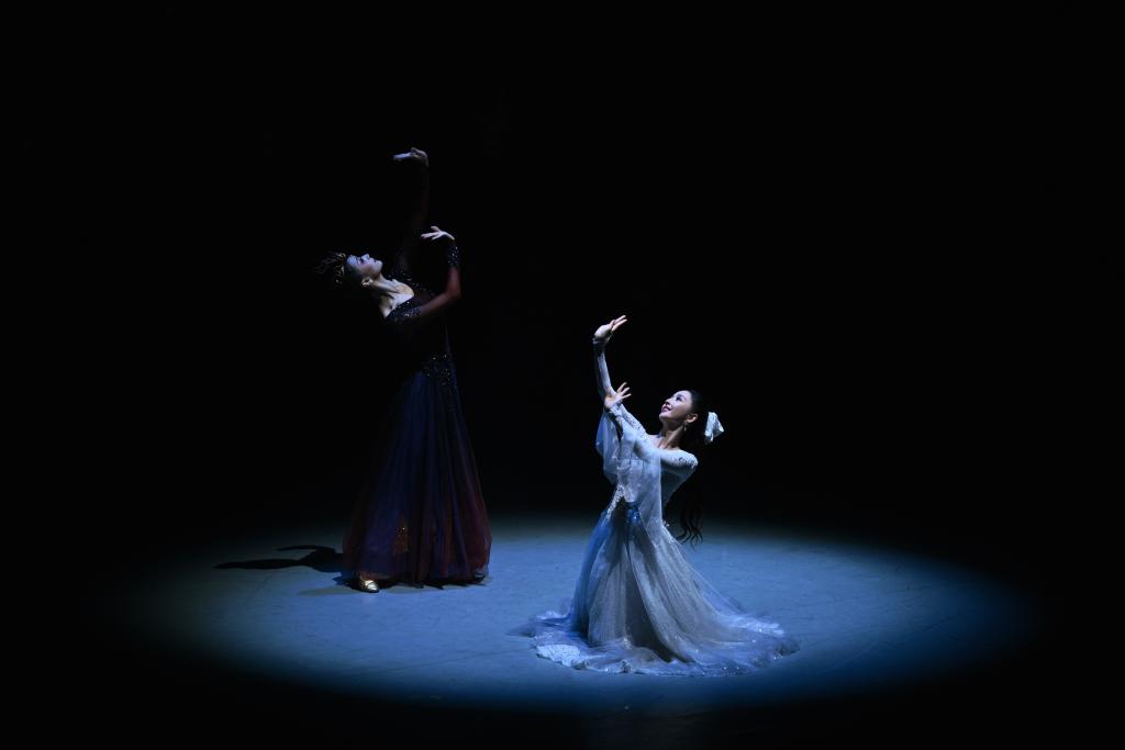 Festival internacional de dança começa em Xinjiang, na China, com 52 apresentações