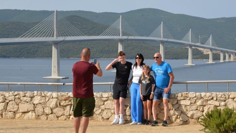 Croatas aprovam Ponte Peljesac construída pela China