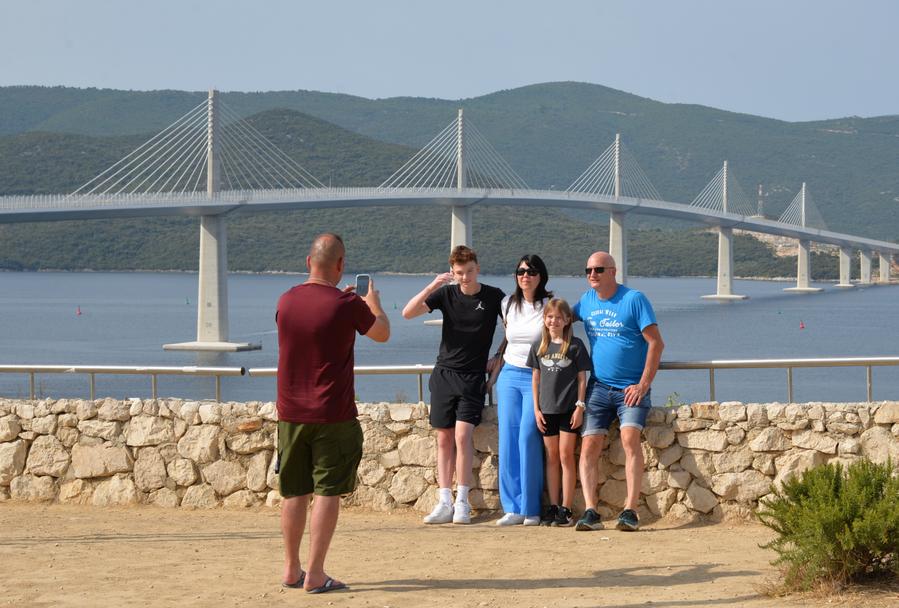 Croatas aprovam Ponte Peljesac construída pela China