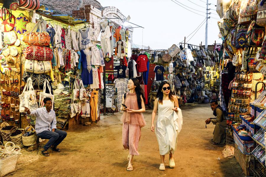 Número de passaportes comuns chineses válidos supera 160 milhões, diz órgão de imigração