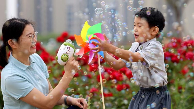 China destinará 90 bilhões de yuans em subsídios para cuidados infantis