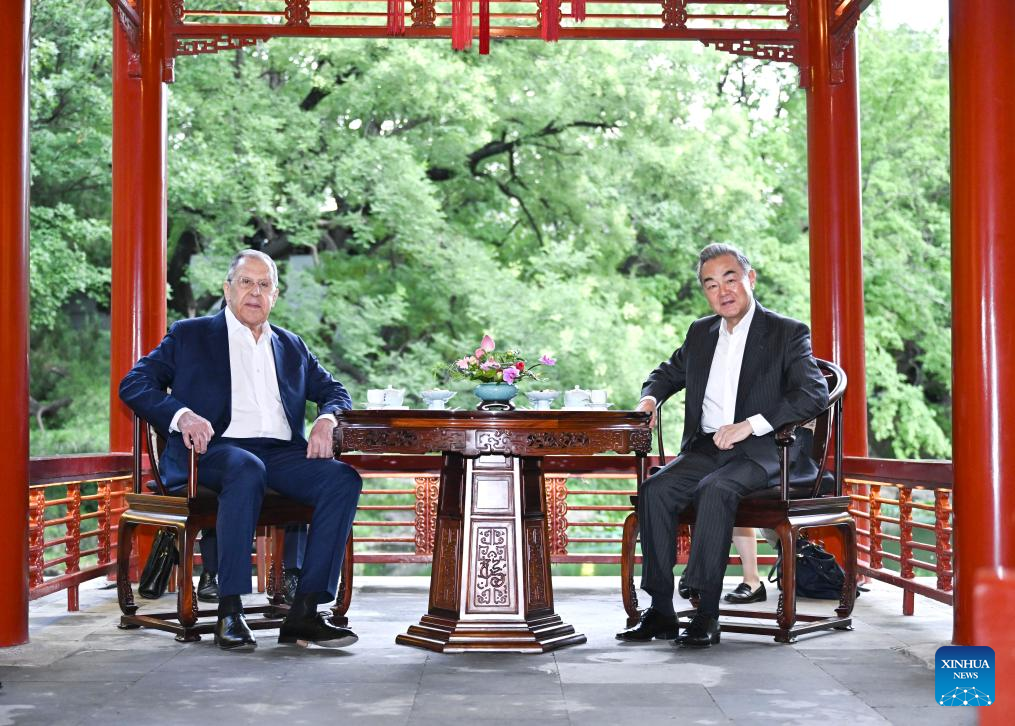 Ministro das Relações Exteriores chinês reúne-se com homólogo russo sobre cooperação da OCS