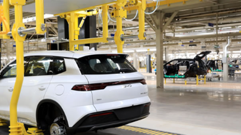 Montadora chinesa BYD oferece mais de 500 vagas de emprego em sua nova fábrica no Brasil