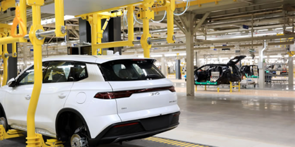 Montadora chinesa BYD oferece mais de 500 vagas de emprego em sua nova fábrica no Brasil