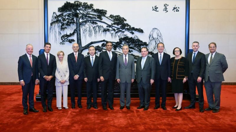 China e EUA devem respeitar interesses centrais um do outro e evitar conflitos, diz chanceler chinês