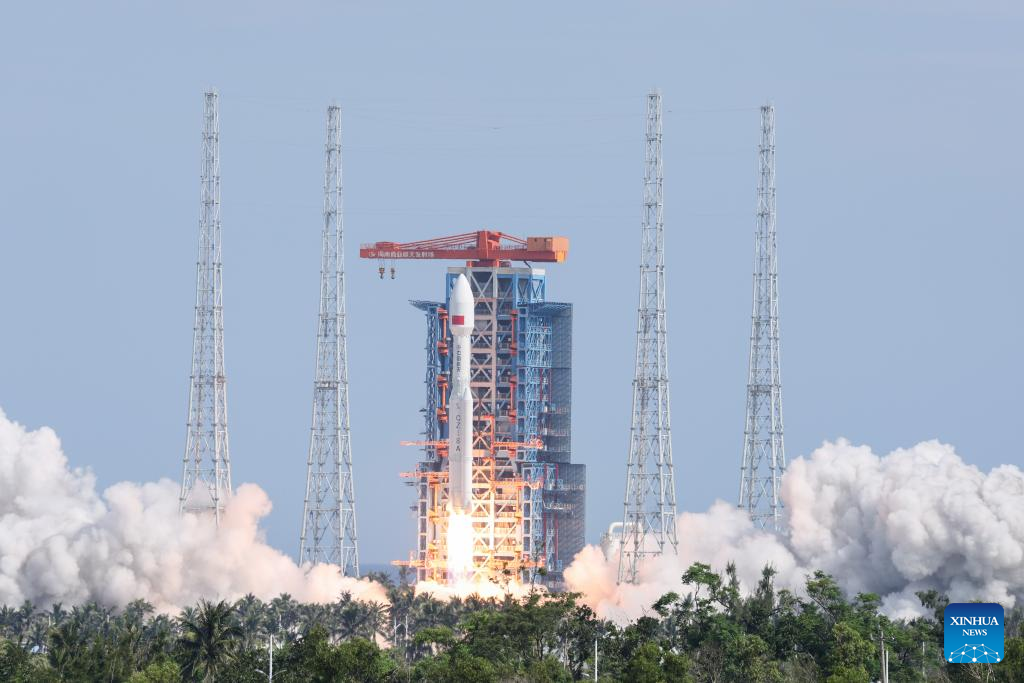 China lança grupo de satélites de órbita terrestre baixa