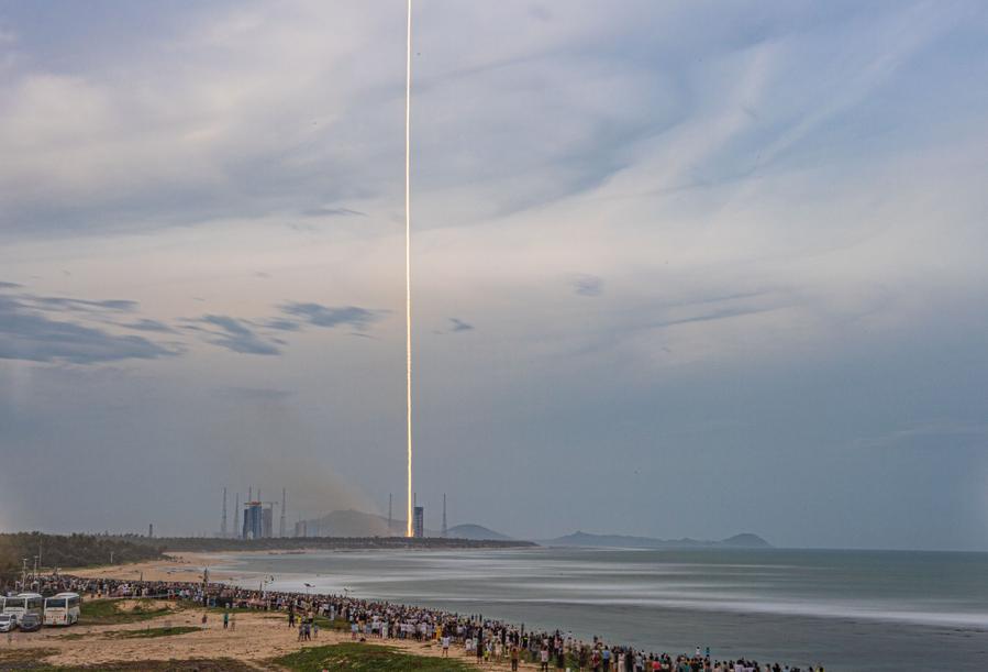 Foguete Longa Marcha-12 da China lança novos satélites de internet
