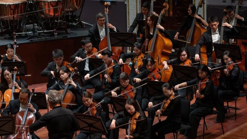 Orquestra chinesa abre turnê europeia no Reino Unido com apresentações e intercâmbio cultural