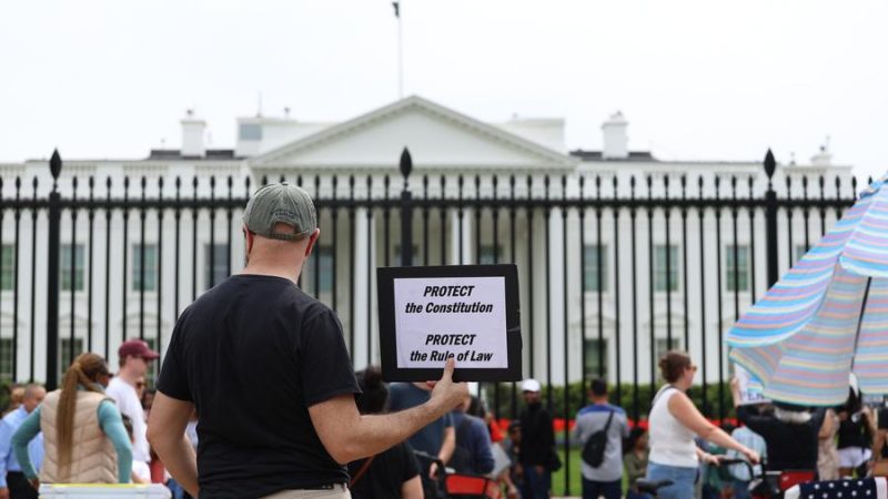 Presidente dos EUA pressiona por novo censo em meio à disputa partidária por redistritamento