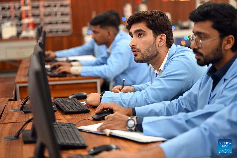 Programa educacional Paquistão-China promove habilidades vocacionais avançadas e incentiva talentos locais