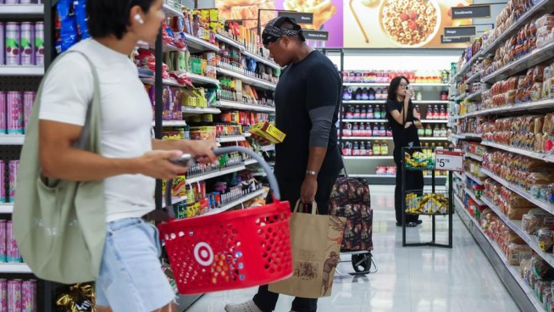 Observatório Econômico: Tarifas começam a pesar com aumento dos preços aos consumidores nos EUA